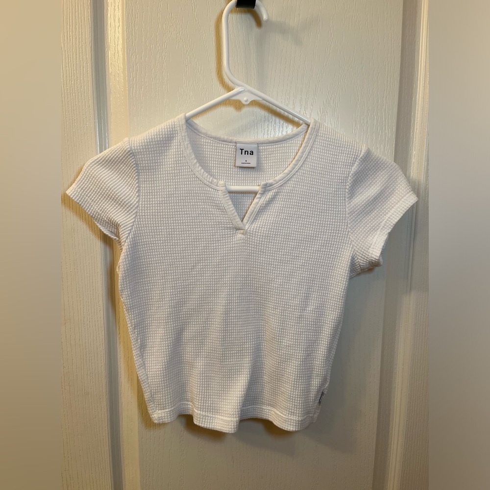 Aritzia TNA crop top